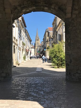 CADILLAC-EN-FRONSADAIS